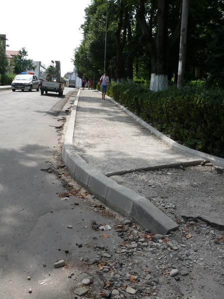 2.2 Asternere strat beton trotare 2.jpg